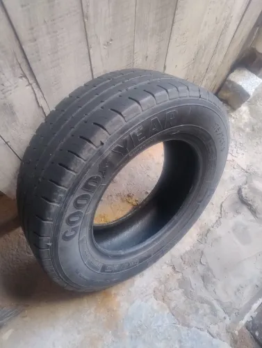 Vendo dois peneus aro 13 Goodyear