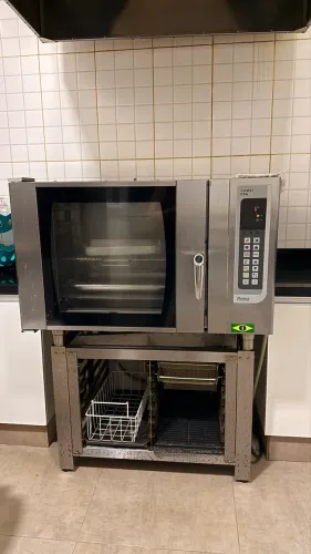 Forno combinado da marca Prática, modelo Combi PRG EC6.