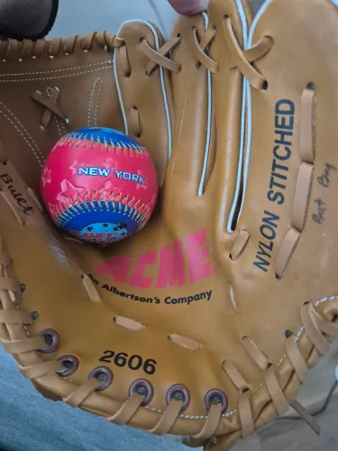 Luva de basebol + bola comemorativa