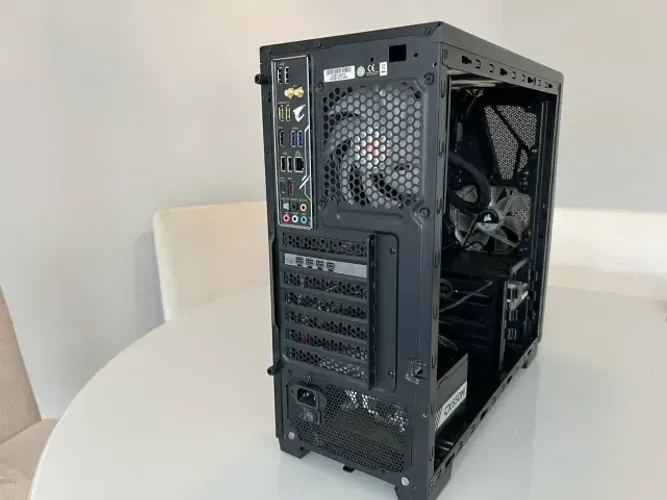 Computador - 32 GB memoria - NVIDIA QUADRO P1000 - AMD RYZEN 7 2700x  3.7ghz  8-core