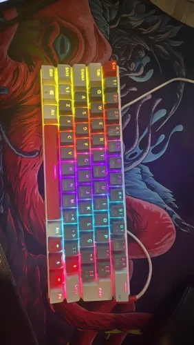 Teclado gamer mecânico 60%