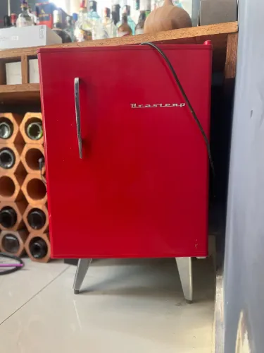 Frigobar Brastemp Retrô 76 litros na cor Vermelho (Modelo: BRA08AVANA)