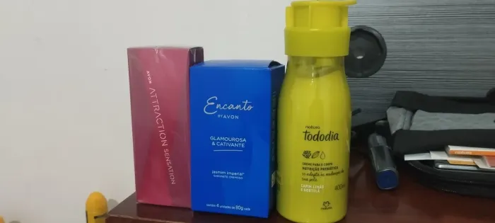 Perfume, sabonete e creme corporal Avon/natura