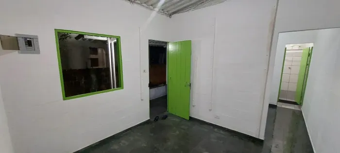 Casa de um quarto - Caputera - ao lado do ponto de ônibus