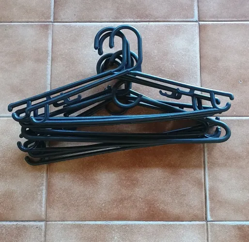 Cabides para expor roupa em loja a partir de r$ 3,00