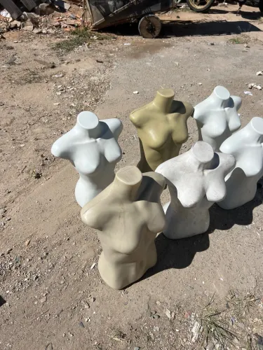 Lote com 6 Manequins Bustos Femininos em Plástico - Apenas R$ 80