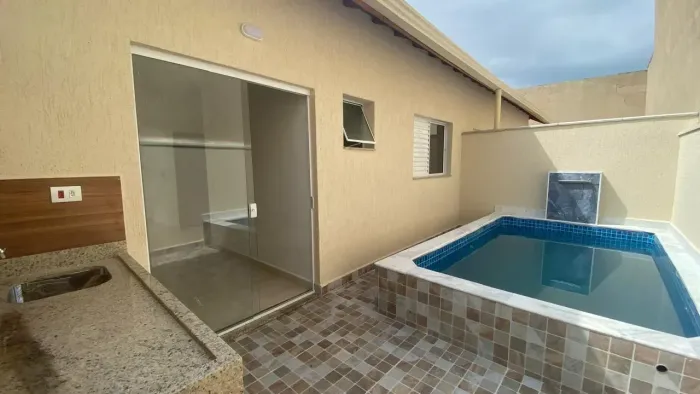 Casa em condomínio com 2 quartos 1 suíte - 42m²- 1 vaga - piscina em Cibratel II - Itanhaé