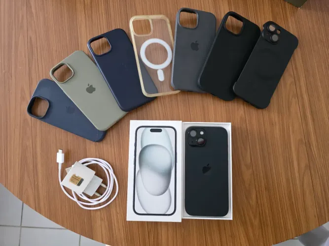 iPhone 15 128GB impecável com caixa, carregador, película e 7 cases