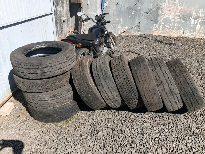 10 pneus 215/75/17.5
