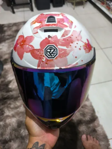 Capacete feminino