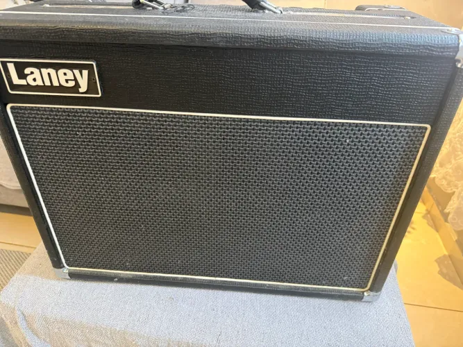 Caixa amplificadora valvulada Importada Laney 