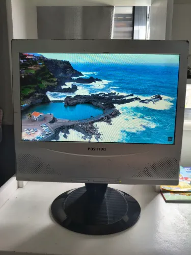 Monitor com som - 15.6 polegadas - Acompanha cabos, testado e funcionando
