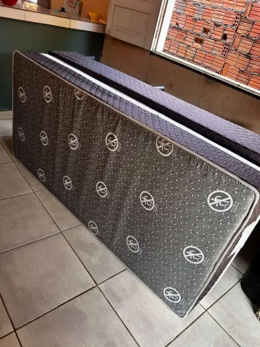 V/ cama de solteiro novíssima