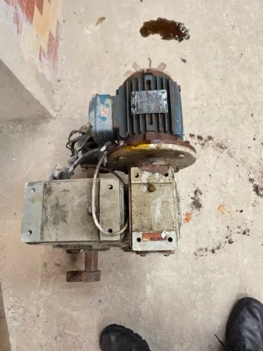 Conjunto motor elétrico com redutor velocidade