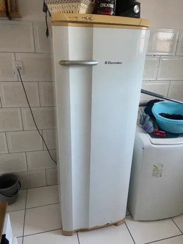 Geladeira Eletrolux RE37