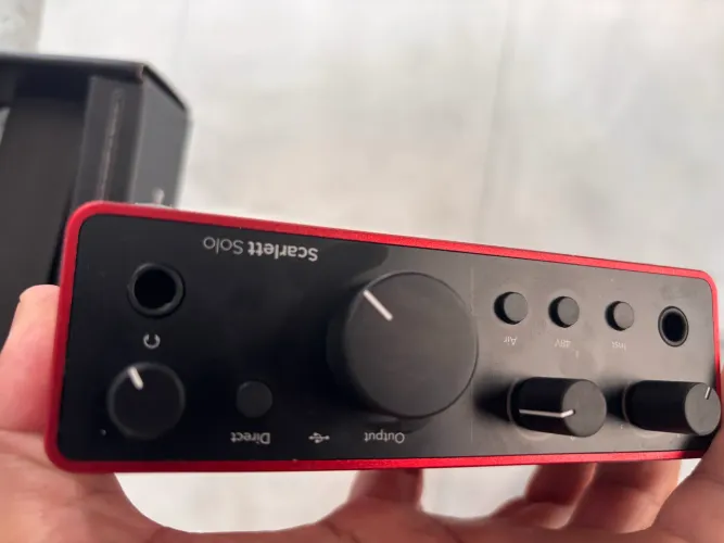 Interface de áudio scarlet solo 4 geração 