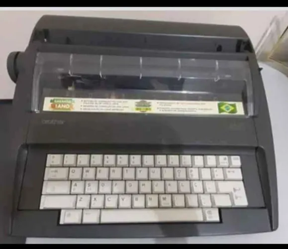 Máquina de escrever elétrica Brother