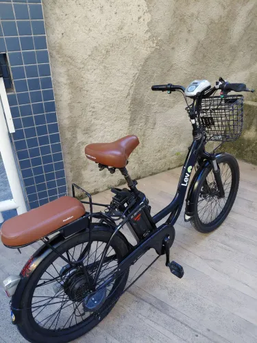 Bicicleta Lev L com duas baterias 