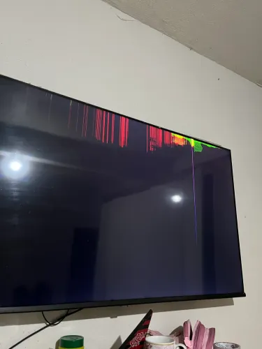 TV com defeito no display/tela, para conserto ou retirada de peças?.