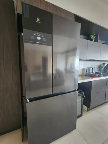 Geladeira Preta Electrolux