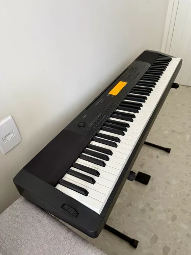 Piano eletrônico Casio CDP-220R completo.