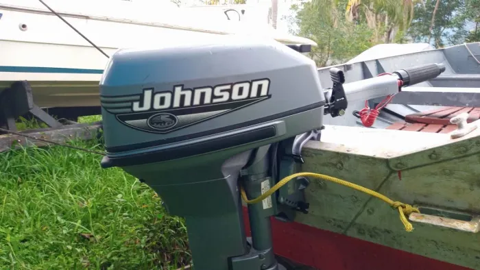 Barco de alumínio + motor johnson 15
