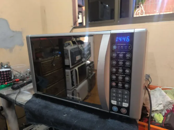 Microondas Electrolux 31 Litros Espelhado c/Grill Elétrico