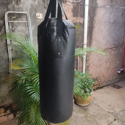 Saco de pancada com 02 Pares de Luvas.