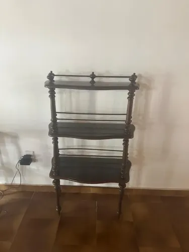 estante porta-bibelôs