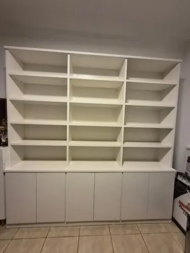 Estande de mandeira grande