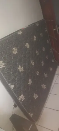 Colchão de casal.