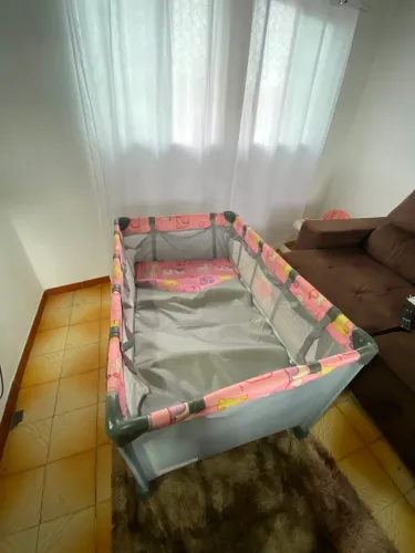 Berço portátil com colchão