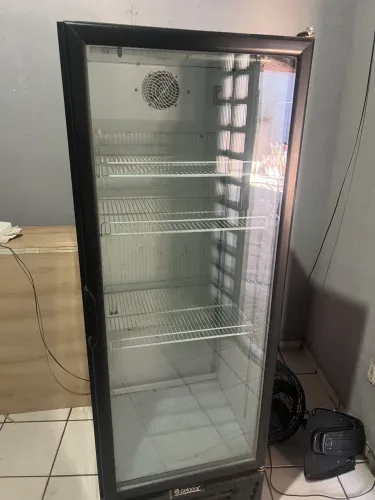 Refrigerador Vertical de Bebidas Gelopar GPTU-40 PR - 414 Litros