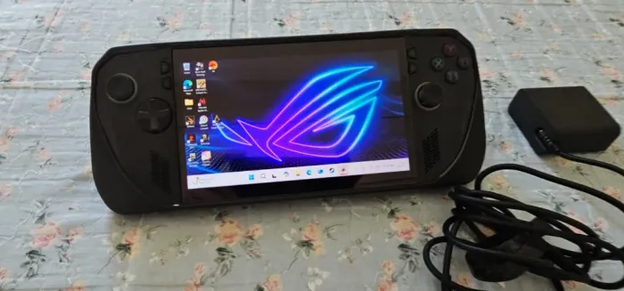 Console Portátil ROG Ally X - MEM 24GB, 1TB SSD c/ Case e Película - Nacional c/ NF