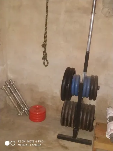Suporte,barra,halteres e anilhas 
