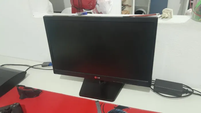 Monitor LG Flatron 20EN33SS-B (R$ 240 - NEGOCIÁVEL - para sair logo 
