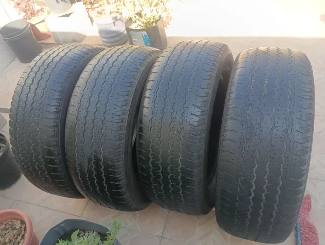 4 Bridgestone 265/60R18 estão ótimo 
