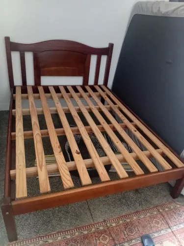 Cama casal queem madeira