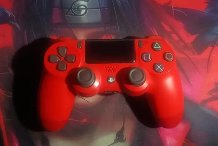 Controle de PS4 original vermelho<br><br>R$200