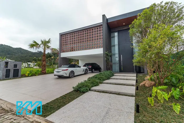 Casa no Condomínio Horizontal Praia Brava em Itajaí com 390m²