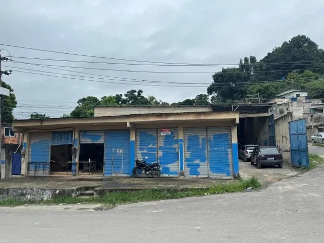 Galpão + Lojas Locadas à Venda - 380m² | Excelente para Investidor