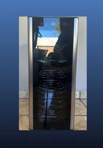 Vende-se adega de vinhos Eletrolux