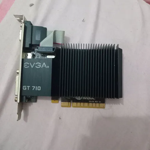 Placa de vídeo GT 710 em ótimo estado para pc de entrada 