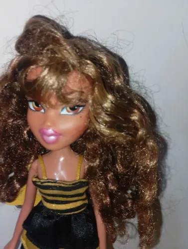 Boneca bratz Yasmin fantasia de abelha 
