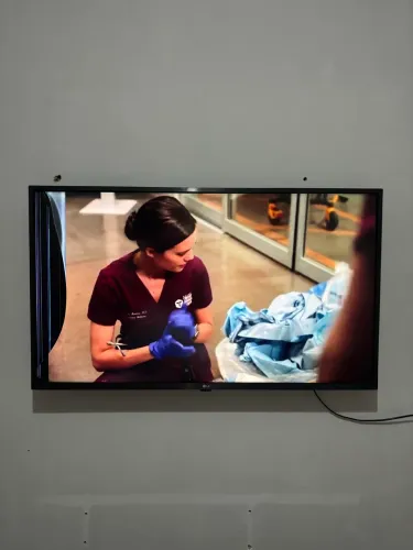 TV LG Smart TV 43 Full HD - Funcionando | Com detalhe na tela