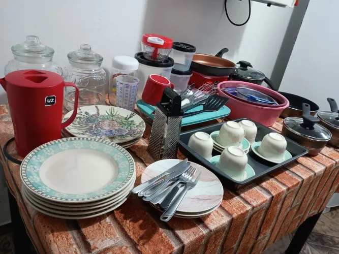 Louças, utensílios e etc...VALORES NA DESCRIÇÃO 