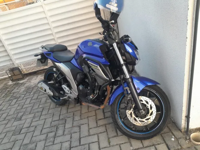 Meu nome é Fábio estou vendendo essa moto uma moto de procedência toda certinha