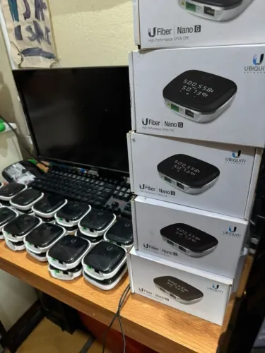 Lote 33 ONU GPON Ubiquiti UFiber - 27 LoCo + 5 Nano G Novas + WiFi