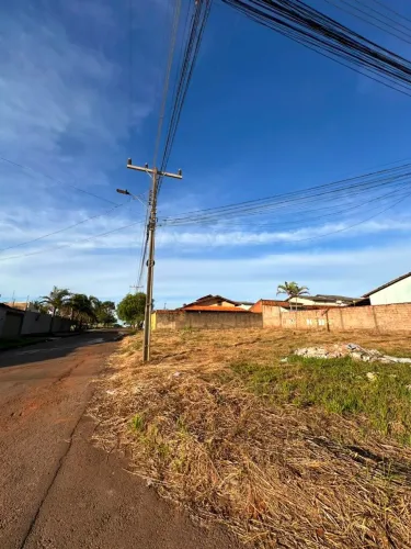Lote 350m2 esquina bairro Flamboyant só R$ 205 mil