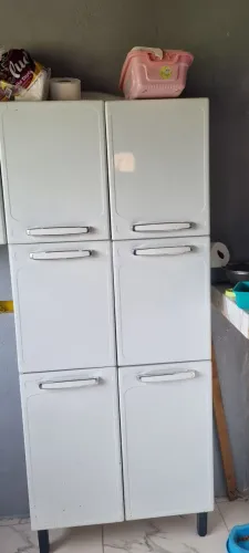 Armário de cozinha está cemi novo marca Bertolini meu zap *